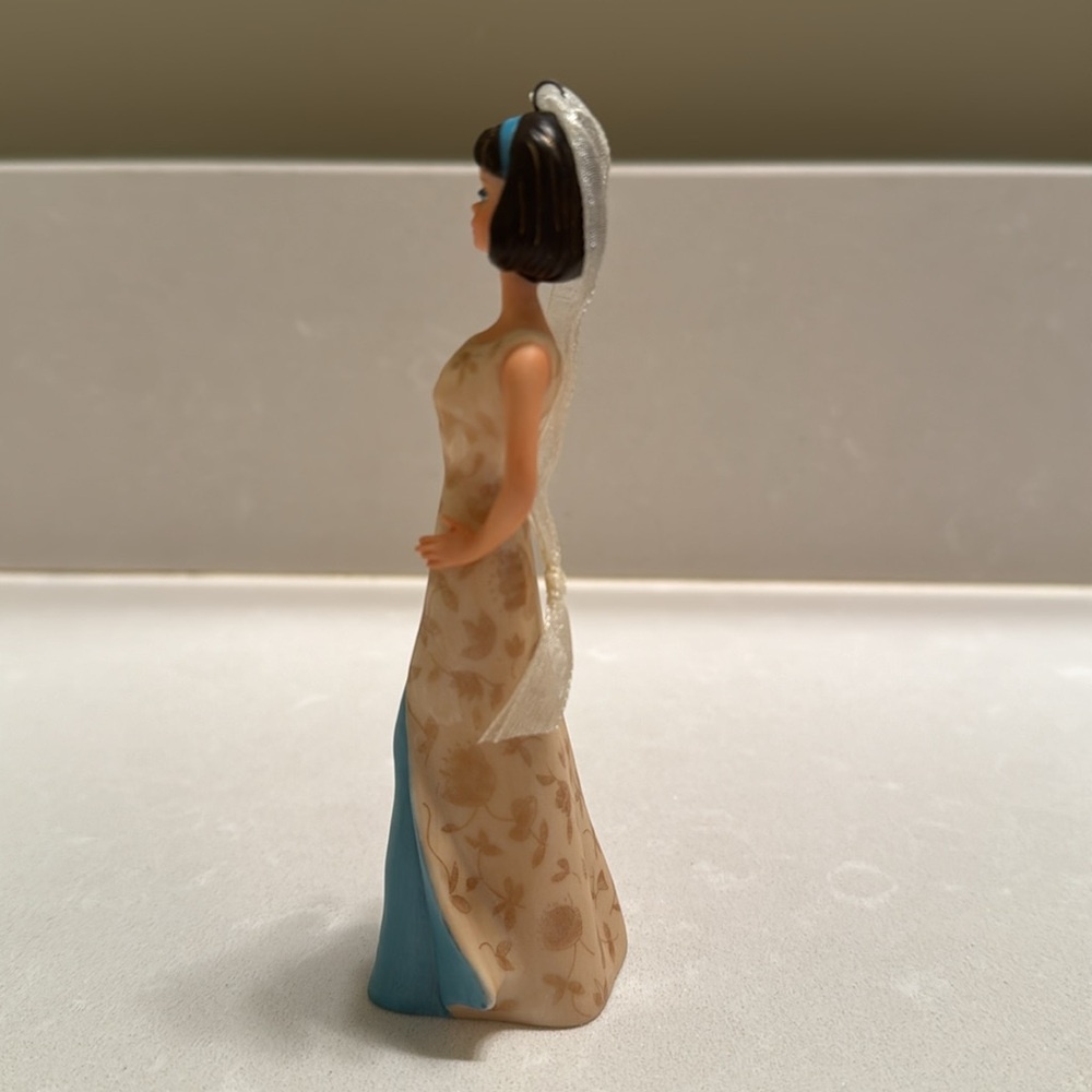 Evening Gala Barbie Ornament from Hallmark dated 2008 - Picture 5 of 9